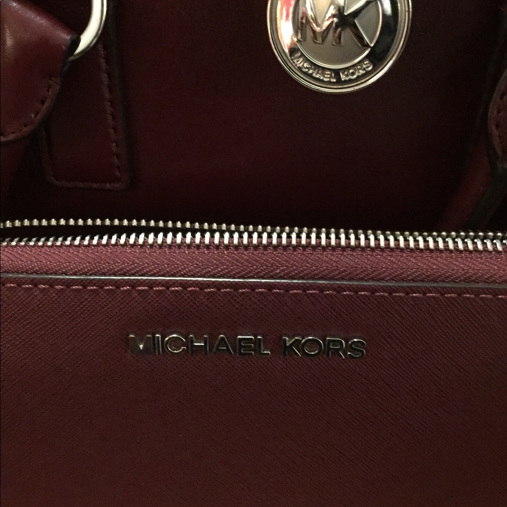 Michael Kors Hand Bag/Wallet - Excellent Condition